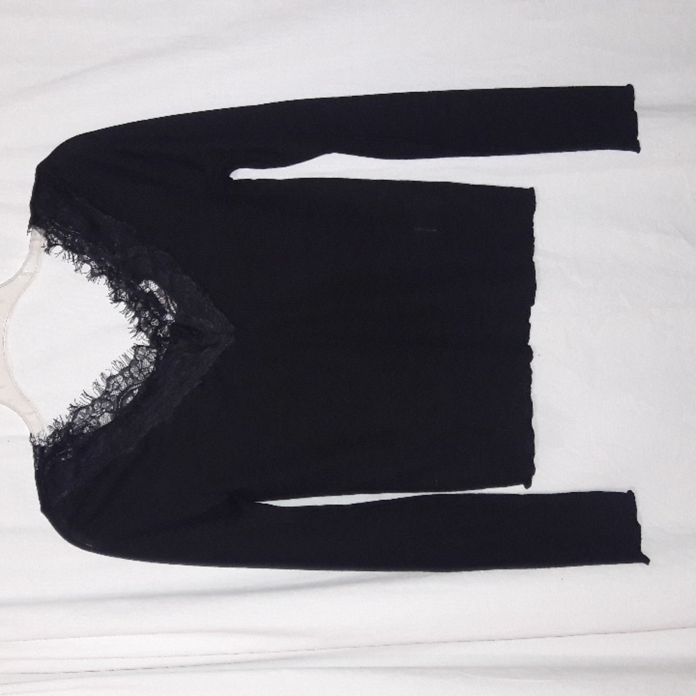 Candie's Women's Blaxk V-neck Eyelash lace Trim Long Sleeve Top Size XS
